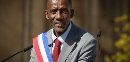 frankreich: bürgermeister hängt porträt von emmanuel macron ab und bekommt prompt Ärger