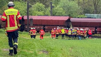Junge (14) klettert auf Oberleitung der Bahn und schwebt in Lebensgefahr