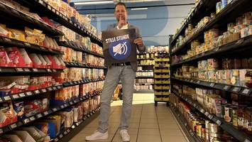 ton aus, licht gedimmt: warum dieser supermarkt eine stille stunde anbietet
