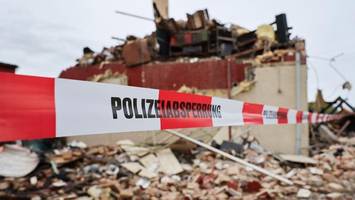 „besorgniserregend“: brandstifter versetzt dorf in angst und schrecken