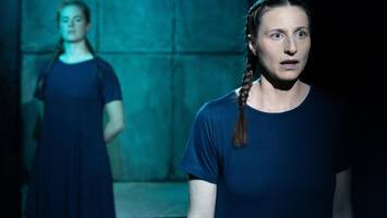 „jane eyre“ auf hamburgs kleinster theaterbühne – mit sparschwein für die pause