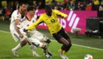 Bundesliga, 33. Spieltag – Freitag: Borussia Dortmund besiegt Frankfurt und sichert sich Vizemeisterschaft