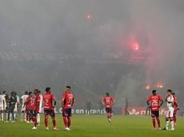Chaos auf den Tribünen: Eskalation bei Copa Libertadores: Ultras erzwingen Spielabbruch