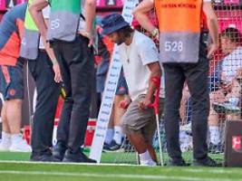 DFB-Team als Aufkleber: Verletzter Gnabry im WM-Kader - zumindest bei Panini