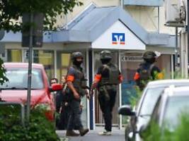 Keine Spur von Tätern: Geiselnahme in Bank in Sinzig beendet