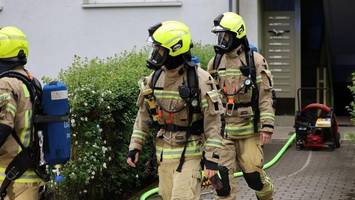 tragischer wohnungsbrand in weißensee – frau tot geborgen