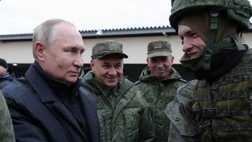 Putins Militärparade: „Untrügliches Zeichen, dass er zunehmend unter Druck ist“