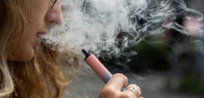 Carsten Schneider: Umweltminister kündigt Verbot von Einweg-Vapes an
