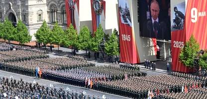 Russland: Siegesparade in Moskau - Wladimir Putin verabschiedet sich aus der Gegenwart