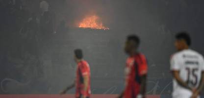 medellín, kolumbien: feuer auf der tribüne – spiel der copa libertadores abgebrochen