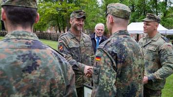 „Respekt vor Ihrer Bereitschaft“: 600 Soldaten ehren neue Unteroffiziere