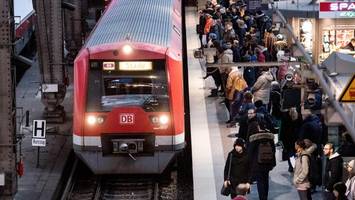 „Sieg Heil“-Rufe auf dem Bahnsteig: Strafanzeige gegen 49-Jährige