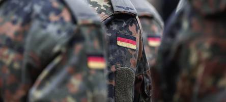 wo aus jungen männern soldaten werden sollen: bundeswehr sucht verstärkung