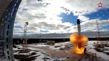 putins atomrakete „satan ii” trägt bis zu zehn sprengköpfe