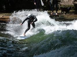 Surfen unter neuen Bedingungen: Kehrt nun Normalität an der Eisbachwelle ein?