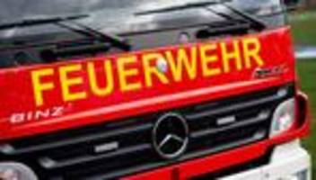 Feuer schnell unter Kontrolle: Einfamilienhaus gerät in Brand - fünf Bewohner verletzt