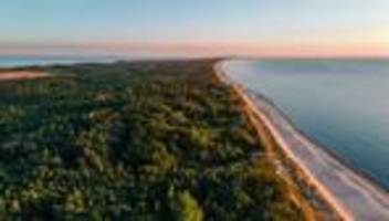 Kurische Nehrung: Vorne Meerblick und Champagner, hinten Russland