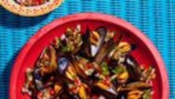 Muscheln mit Zwiebel-Tomaten-Salsa: Der günstigste Weg, luxuriös zu essen