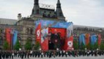 Siegesparade in Moskau: Putin spricht acht Minuten lang bei Militärparade zum »Tag des Sieges«