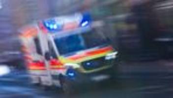 Unfälle: Nach Unfall mit mehreren Autos - Frau schwer verletzt
