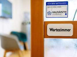 Heckenschnittartiges Gesetz: Kassenärzte rechnen vor: Kosten für weniger Patienten gedeckt