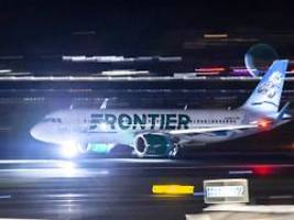 In Turbine gesaugt: Flugzeug erfasst Mensch auf Rollfeld in Denver