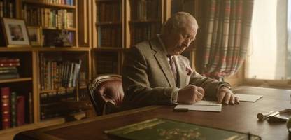 könig charles iii. gratuliert david attenborough mit tiervideo zum 100. geburtstag