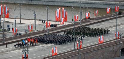Russland: Wladimir Putin feiert abgespeckte Militärparade zum 9. Mai