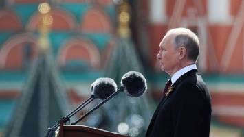 Putins Militärparade: „Untrügliches Zeichen, dass er zunehmend unter Druck ist“