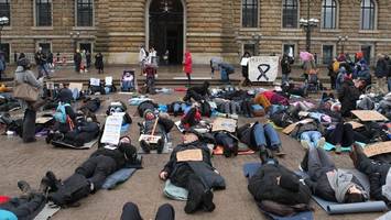 me/cfs‑betroffene appellieren: „geh für uns zur demo – wir selbst sind zu krank“