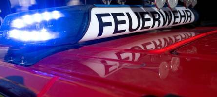 Großeinsatz der Feuerwehr wegen Brand in Industriegelände bei München – Landkreis warnt über Katwarn