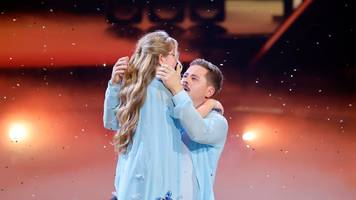 „let's dance”-star gustav schäfer verrät: „ich hätte fast meine frau und tochter verloren”