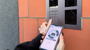 cyber-experte warnt vor vernetzten billigkameras, die einblicke ins zuhause ermöglichen