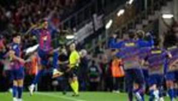 fußball in spanien: sieg im clásico: barça ist meister - flick trauert um vater