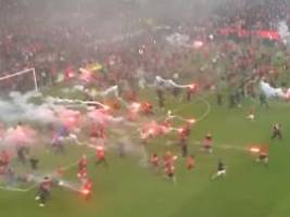 Eklat im Prager Derby: Slavia-Fans drehen völlig durch und verhindern eigene Titelparty