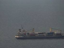 Schnelle Vergeltung?: Geschoss trifft Frachtschiff vor Katars Küste