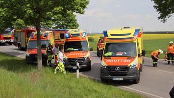 auf der b2: mann verliert kontrolle über sein auto – und rast in den gegenverkehr
