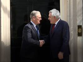 Großbritannien: Keir Starmer bleibt und holt sich Hilfe von einem Vorgänger