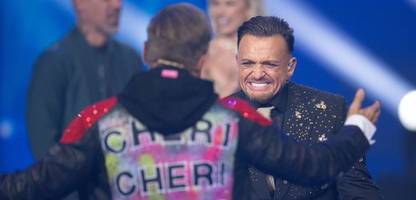 Menowin Fröhlich gewinnt »Deutschland sucht den Superstar«: Auf den Knien, Dieter Bohlen im Arm