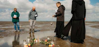nordsee: mythos rungholt – warum mönche, forscher und politiker eine trauerfeier im watt halten