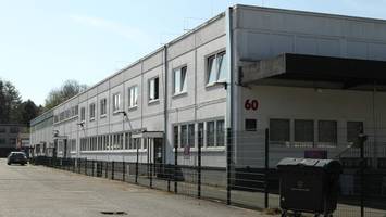 Flüchtlinge bleiben deutlich länger als geplant in Hamburgs Abschiebezentrum