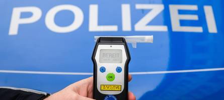 1,7 Promille: Betrunkener Autofahrer beschädigt auf der Flucht zwei geparkte Fahrzeuge