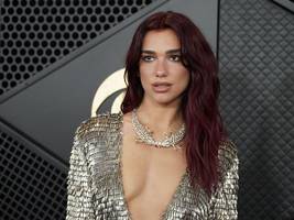 Leute: Dua Lipa verklagt Samsung auf 15 Millionen Dollar