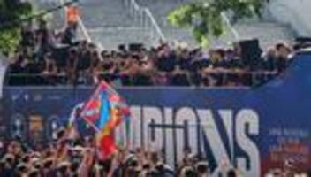 Spanischer Fußball-Meister: Party mit Pizza: Barça feiert 29. Liga-Titel mit Parade