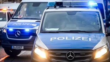 SEK-Einsatz in Wedding: Mann bedroht Frau aus dem Fenster heraus mit Waffe