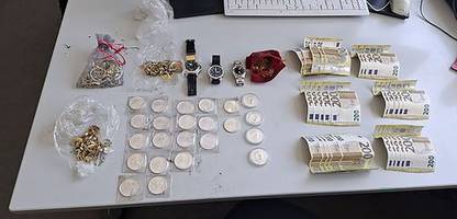 Berlin: Kitakinder finden Schatz aus Schmuck, Uhren und Bargeld