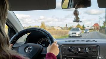 alkohol am steuer: 25-jährige verursacht unfall mit 1,9 promille