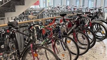 Schnäppchenpreise in Pinneberg: Stadt versteigert 50 Räder und Roller