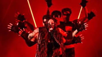 schweden beim esc: felicia singt „my system“ – wer ist die frau hinter der maske?