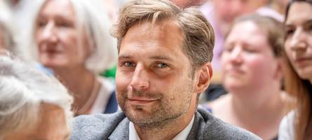 Dieser Mann versuchte, Markus Söder mit einer Leberkässemmel in den Landtag zu locken